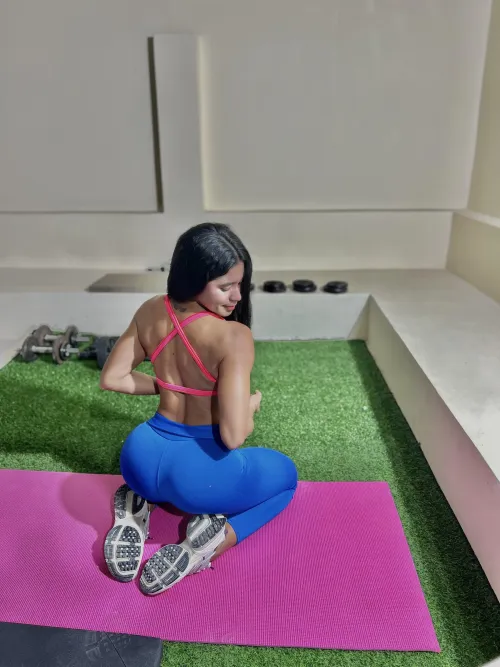 Thumbnail Yoga Session: Stretching in Style | Author maggiemarina