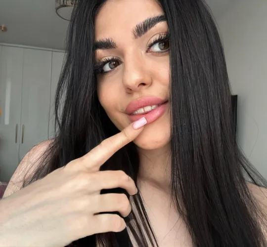 Thumbnail Embracing Brunette Beauty - A Revelation by williebre