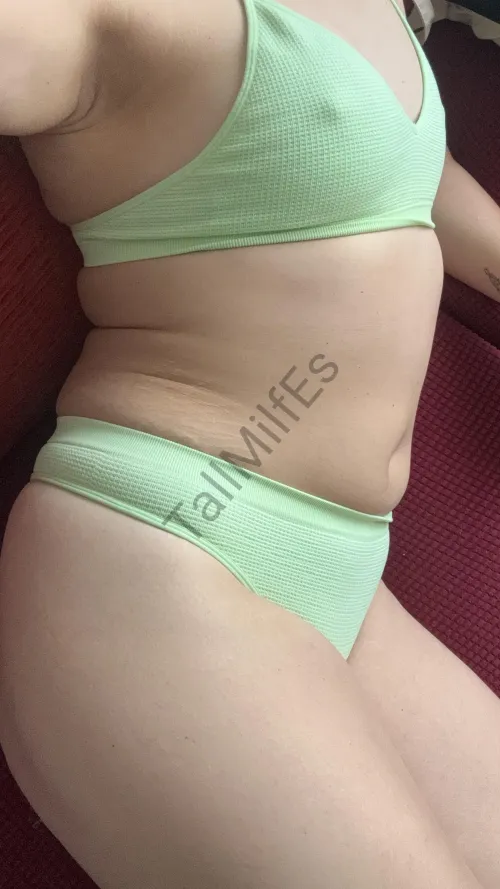 Thumbnail Confidence Over 6: Embracing the Allure of Babes