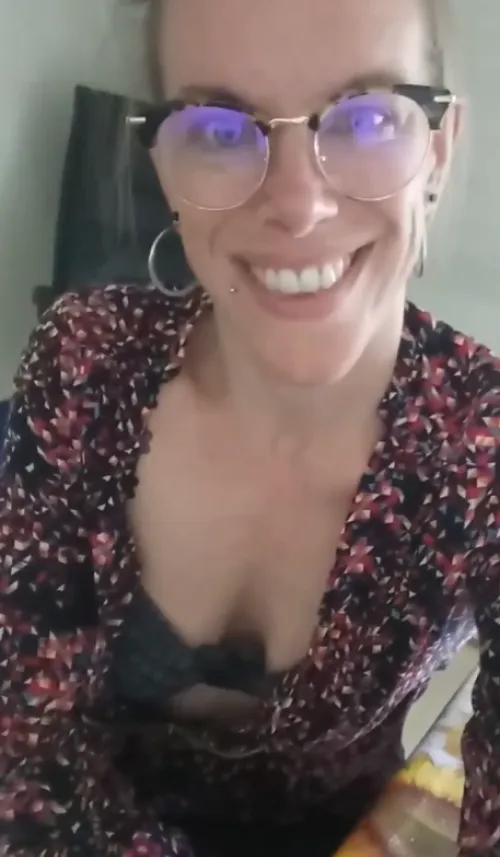 Thumbnail Fee_du_logis Reveals View for My Colleagues Today - Downblouse