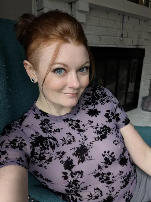 Thumbnail Redhead Fashion Dilemma: lilred_91 Seeks Style Advice