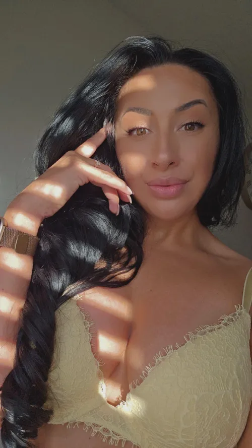 Thumbnail OnlyFansGirls101: Do You Like Yellow? by mowwibaby