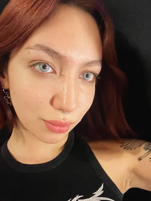 Thumbnail idkwhyijoinedredditt Mesmerizes with Eye Contact in Punk Girls' Niche