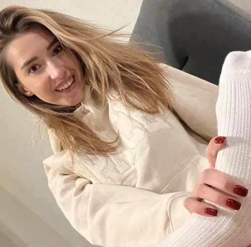 Thumbnail Just a Smile - carminacarmenn's Charming Gesture