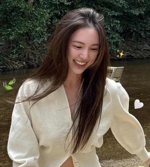 Thumbnail Nalinthip Sakulongumpai: A Radiant Beauty's Aura