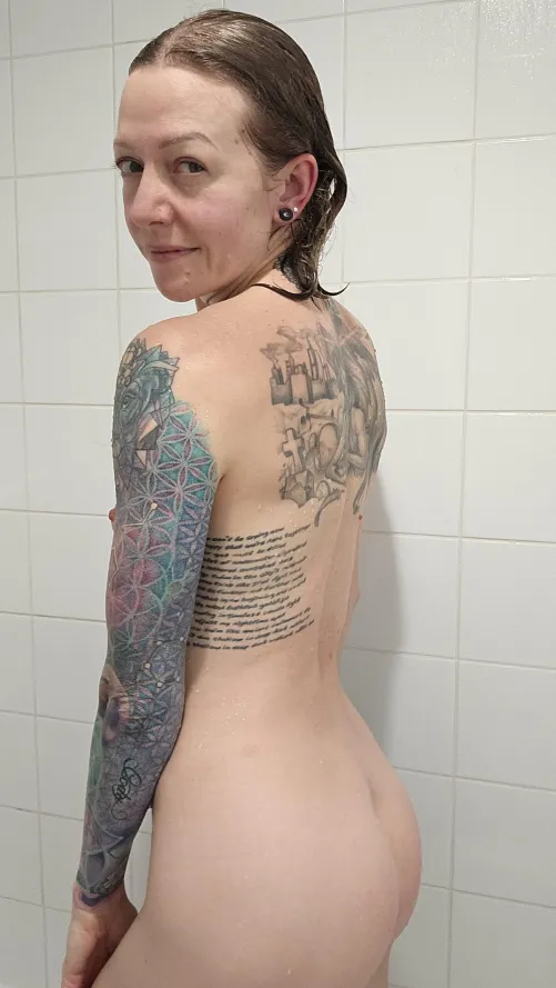 Thumbnail summersparkle86's Playfulness: Wet and Wonderful Girls Showering Escapades