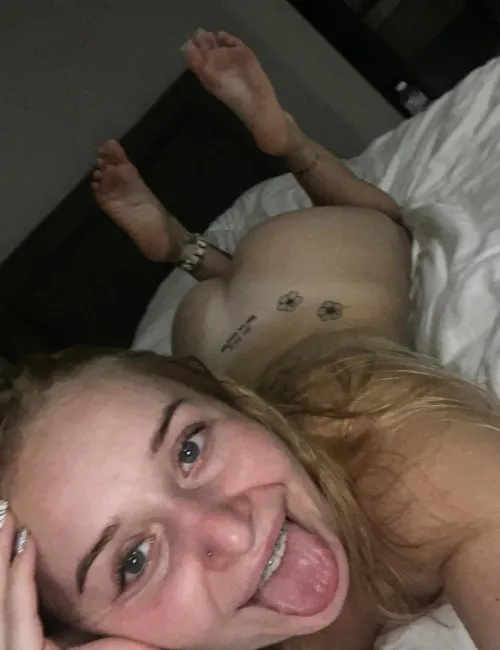 Thumbnail Lexiyourcrush Tempts: Tongue, Ass, or Feet?