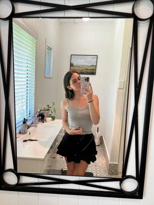 Thumbnail Mirror Selfie Magic: Bringing Good Vibes with tigeressmonroe