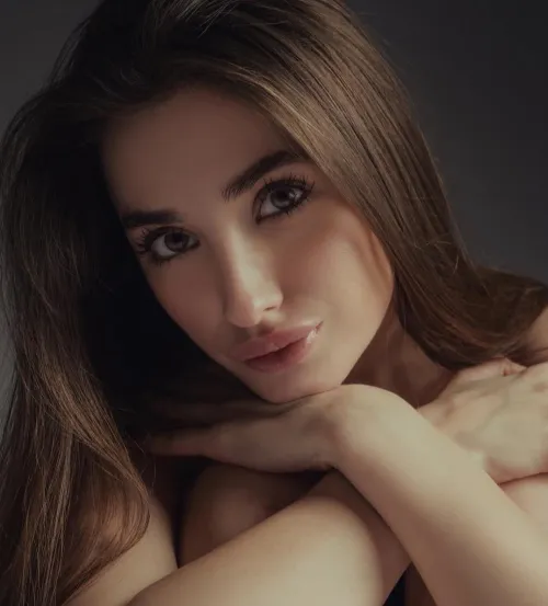 Thumbnail Zlata Tildaav: Captivating Beauty | Ken789gh