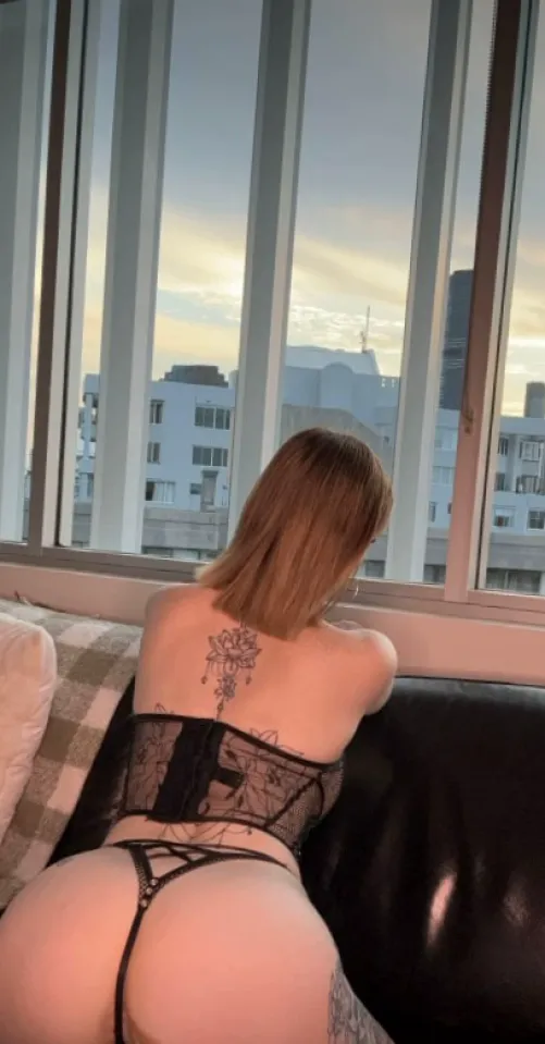Thumbnail Goldenfernnn: Black Always My Favorite
