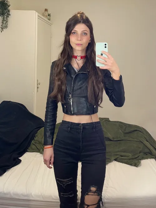 Thumbnail Exploring Style and Identity: A Look into PunkGirls by IvyNash