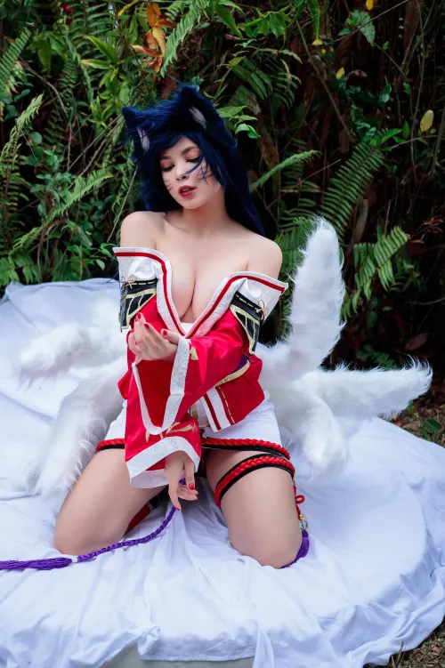 Thumbnail Biancakariina's Ahri Cosplay Elegance