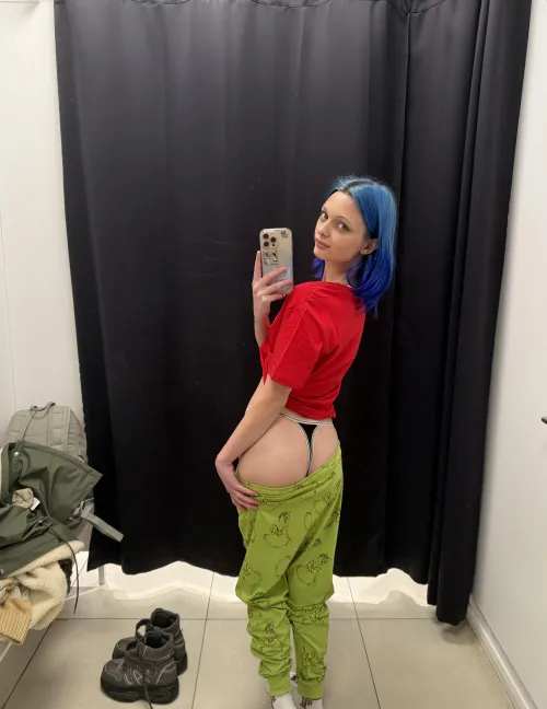 Thumbnail Perfecting Mirror Selfies: Tips and Tricks by _blue_river_