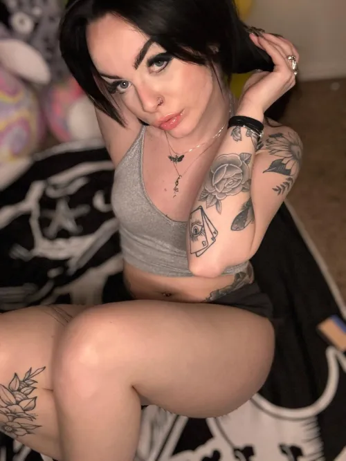 Thumbnail violetmarie999's Mysterious Grey Girl Unveiled | Gothsluts Revelation