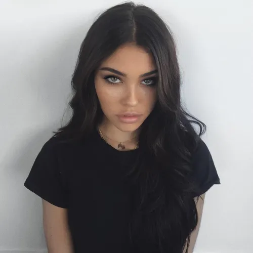 Thumbnail Long_oil_ PrettyGirls: Madison Beer's Allure