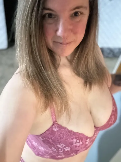 Thumbnail LassieCanon Reflects on Complete Empowerment with a Mature Woman