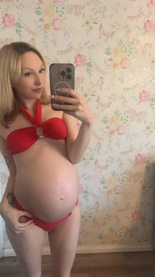 Thumbnail Bold in Red: Exploring BikiniBodies Style