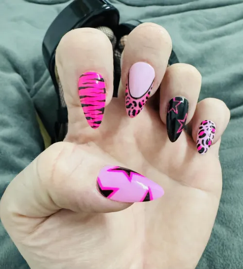 Thumbnail Explore Y2K Nails Trend with BlueEyeBi75 in NailFetish