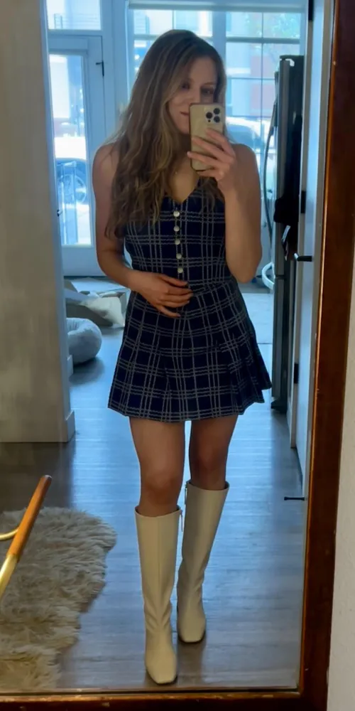 Thumbnail Revealing the Secrets of My Miniskirt Outfit by peachy_keen_23