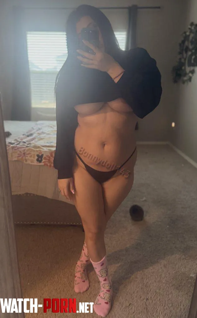 Showing off the mombod by Bonny_Doll143