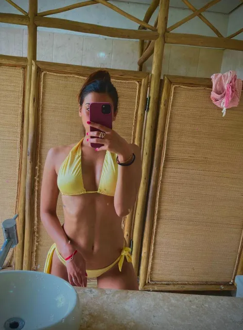 Thumbnail Be the Sunshine in Yellow: Embracing Vibrant Vibes | Wild_Ana