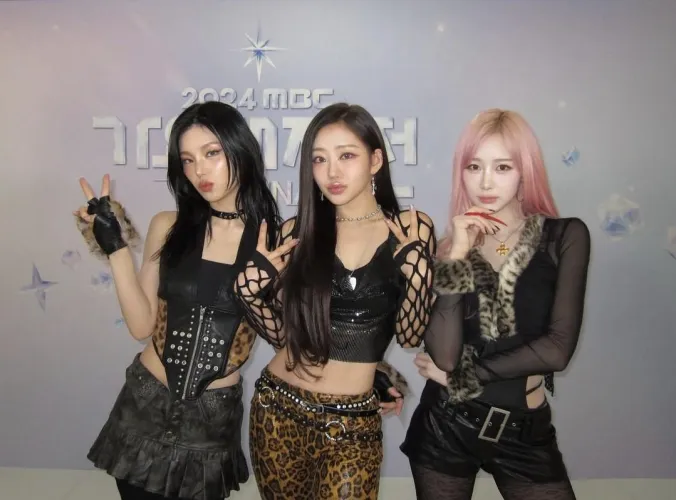 Thumbnail Yeji ITZY & Julie KISS OF LIFE Giselle AESPA by _DeLEON | kpopfap