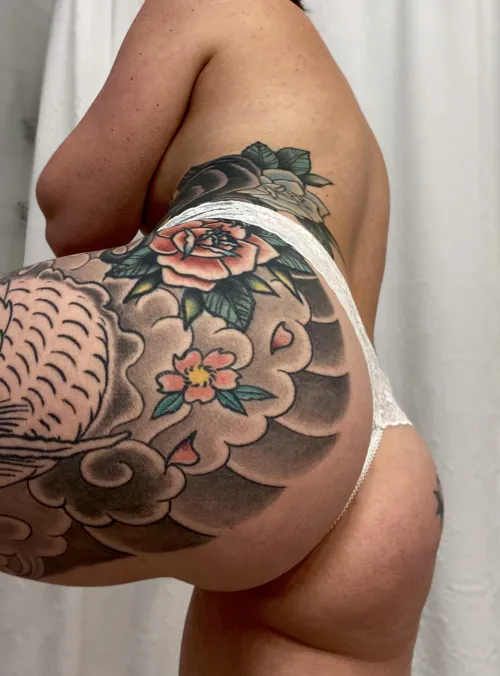 Thumbnail Sitting Pretty: The Irresistible Invitation by Bonnie33S | HungryButts