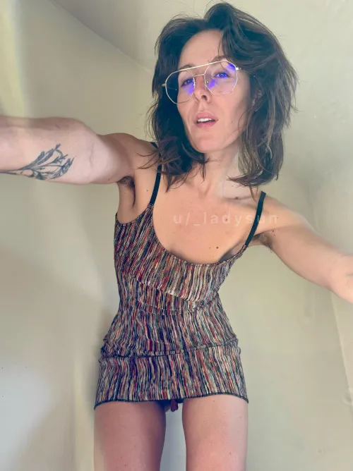 Thumbnail Intimate Invitation: _ladysun and a Sniff of HairyArmpits
