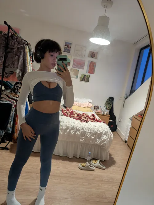 Thumbnail Having Fun with Fashion: xx-alien's Croptopgirls Collection