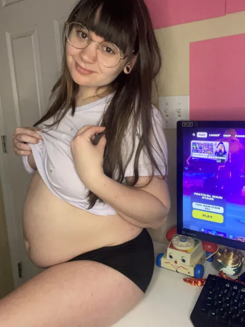 Thumbnail Soft, Squishy, and Always Hungry: Exploring a Stuffers Lifestyle with Sylvieloves9