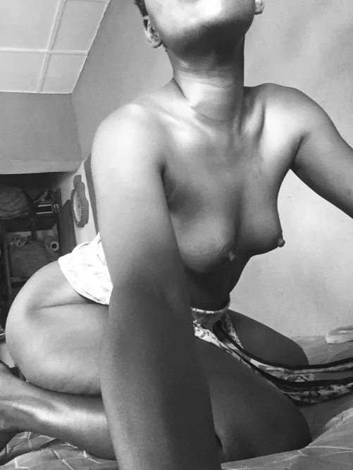 Thumbnail Intimate BnW Art in Ebony Amateurs Series