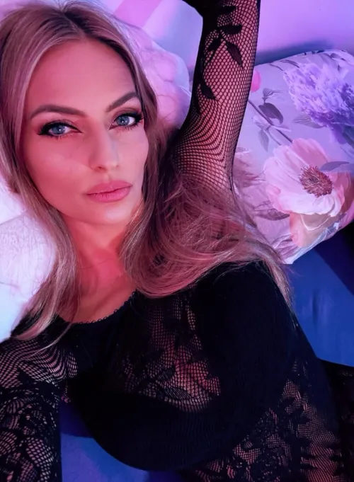 Thumbnail SaucyyMommyy - A woman of many experiences and one man in mind
