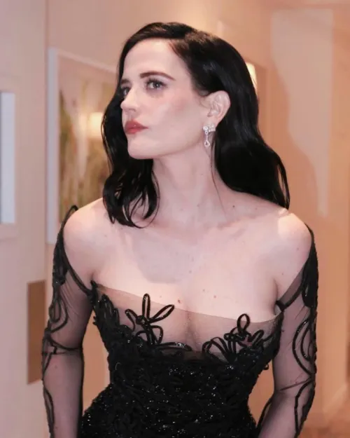 Thumbnail Rex_Boss Focuses on Eva Green's Timeless Beauty