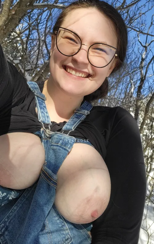 Thumbnail cestrose: Snowy Milfs and Their Enchanting Appeal