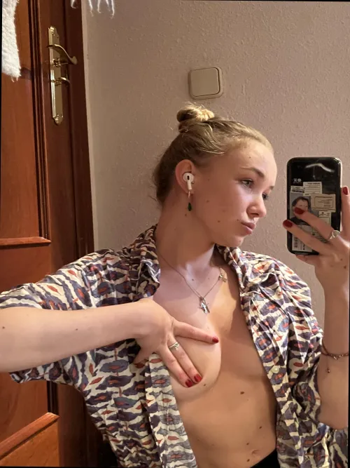 Thumbnail Another Angle for Your Wallpaper: SofiaGlowUp's Seductive Mirror Selfie