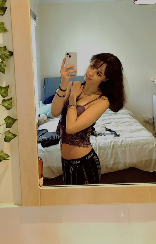 Thumbnail Comfort in Style: Embracing the Crop Top Trend | Past_Scale_6240