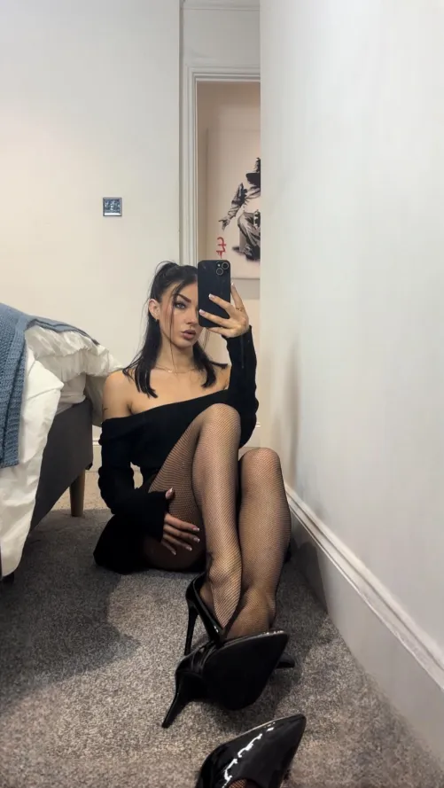 Thumbnail Adding Sparkle to Your Day - TemptressxStar's Illuminating Presence among classygirls