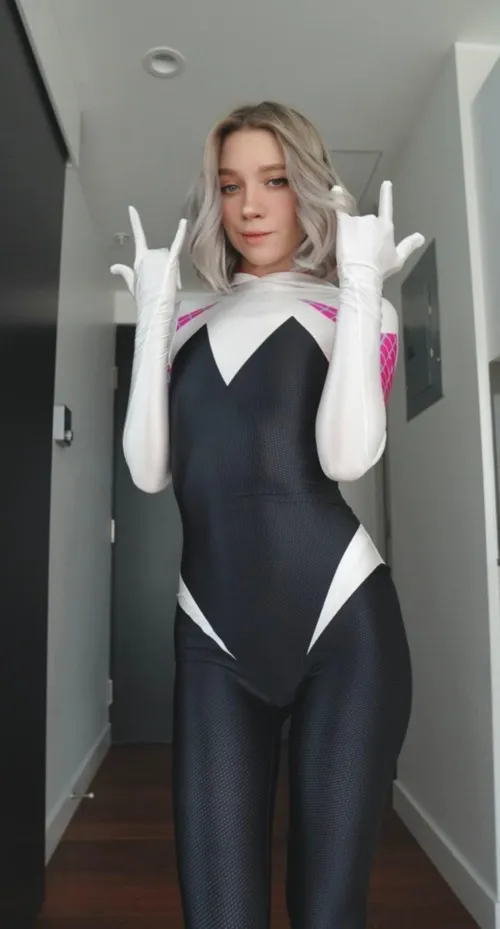 Thumbnail Spider Gwen Impressive Cosplay by ShyVelvetRose