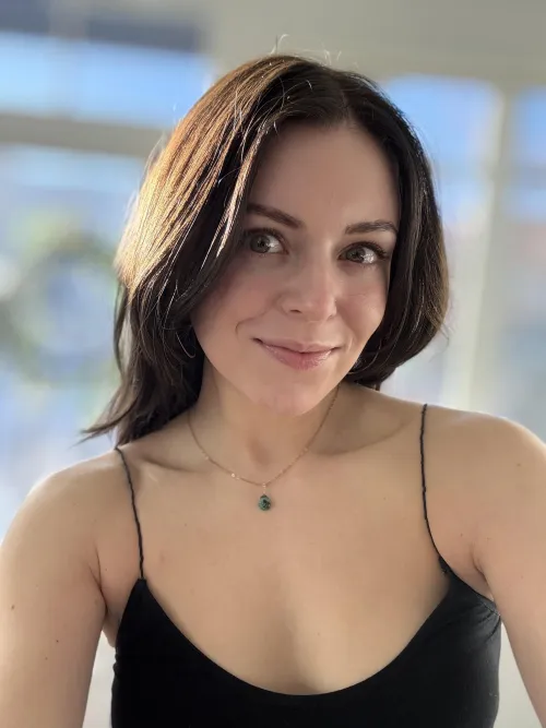 Thumbnail Simplicity in Style: peachy_keen_23's Braless Statement