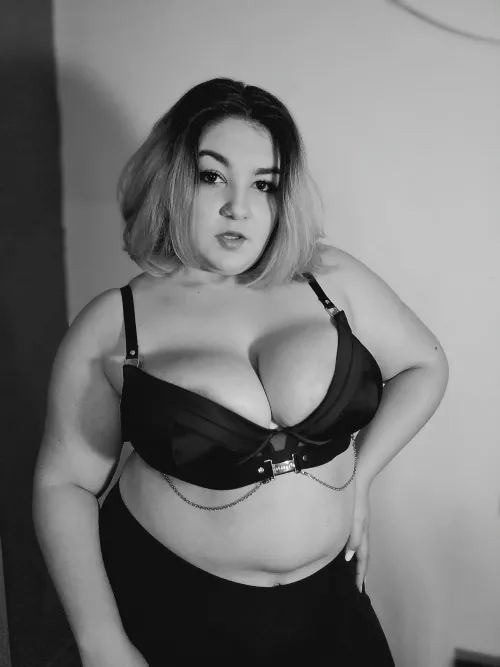 Thumbnail Embracing Sexiness at 210 lbs | IzzaSpx's Story