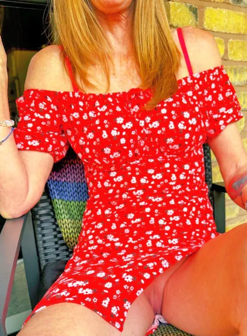 Thumbnail Yoga_Mom_32DD: No Thong Required - Are You Intrigued?