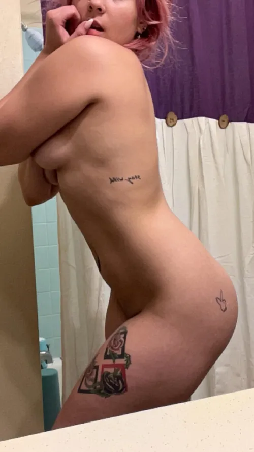 Thumbnail Miss_quinn69 Wishes You a Happy Friday - Discover the Fun!