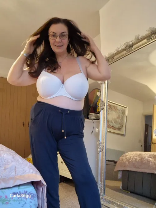 Thumbnail Do Younger Guys Really Go for Older Women Like Me at 57? The Truth Revealed | carla36