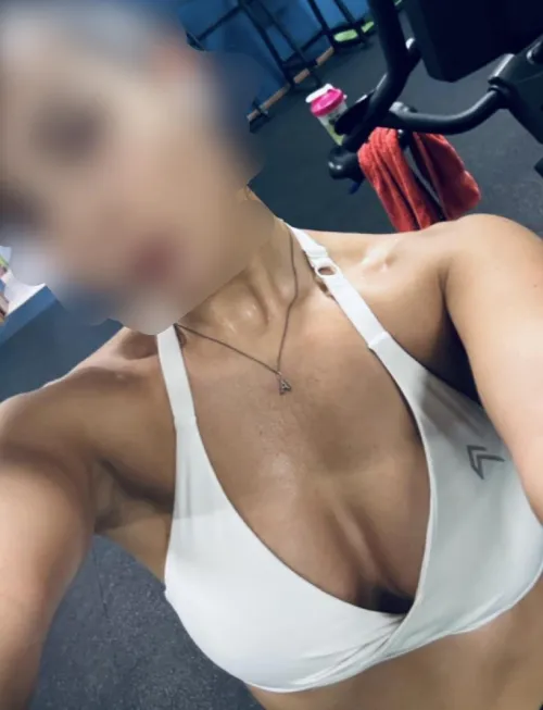 Thumbnail Sweaty Adventure: Join the SweatyGirls Journey with Veronicadiaz97