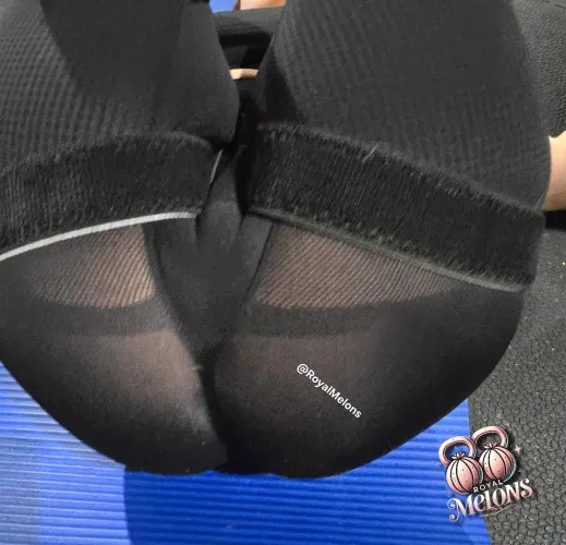 Thumbnail Tease your Thursday: RoyalMelons in YogaPants Delight