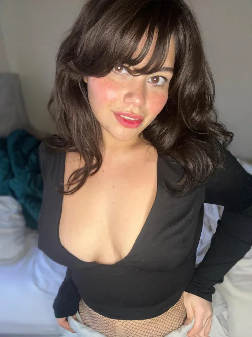 Thumbnail mollyzedolly Flaunts Braless Look in Exciting Update
