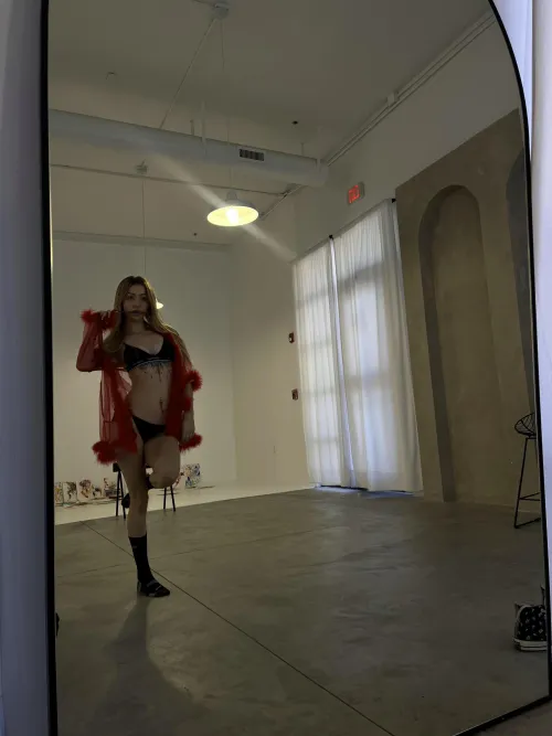 Thumbnail lucythepainterr's Blonde Temptress - Play and Unravel Trouble