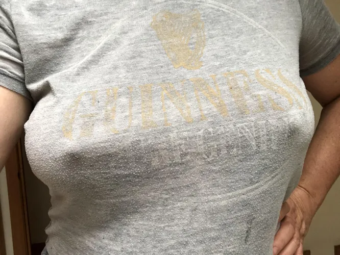 Thumbnail Guinness Rave: Frisky_Vanilla on braless Delight