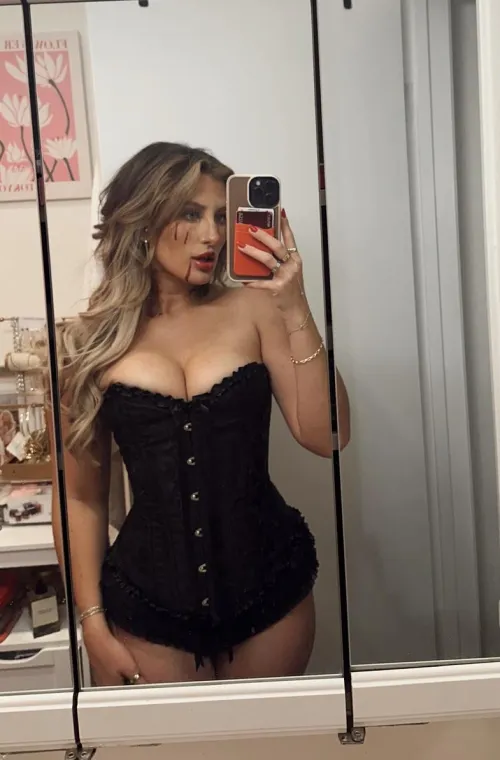 Thumbnail Amberbabexo: The Story of 'Just a Slutty Girl' in SexyButNotPorn