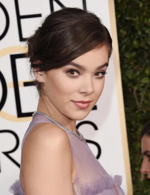 Thumbnail Hailee Steinfeld: A Visual Delight by blood_smoker